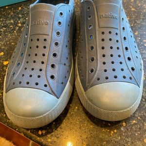 Native Jefferson Shoes size J5 navy blue